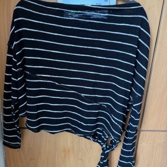 Cute Pre-Loved Navy & White We The Free Sweater with Side Tie - Size Small - Picture 3 of 6